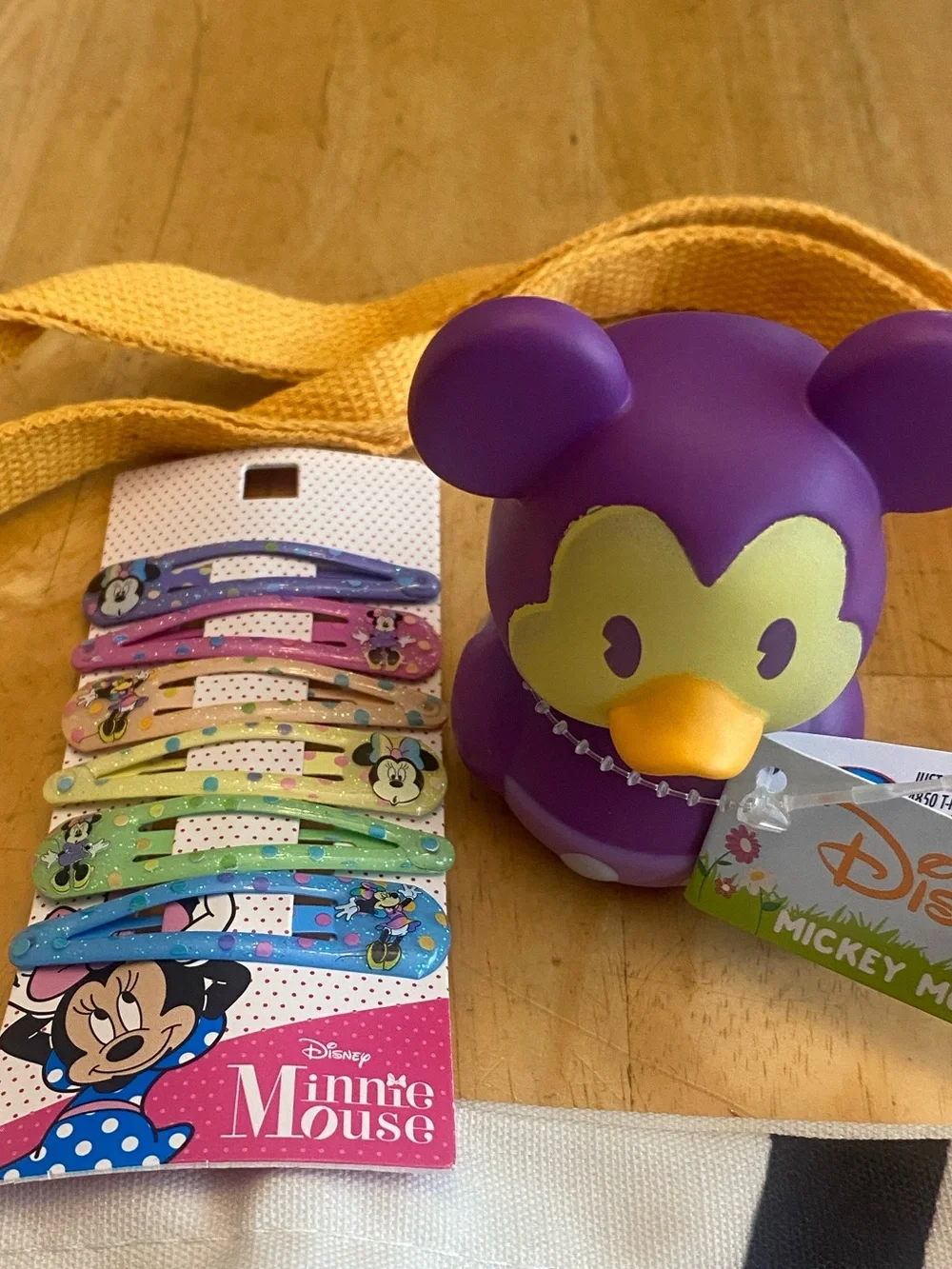 Bundle Disney Mickey duck, 6 Minnie hair clips & Character Canvas Tote New NWT